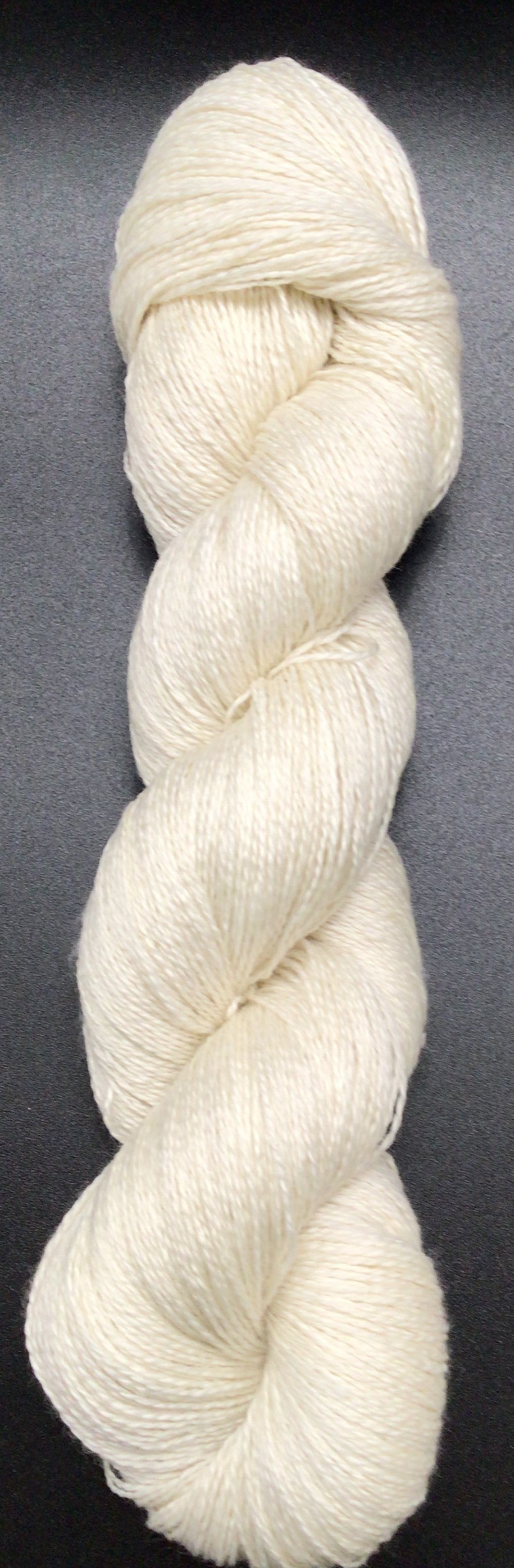 80% Merino Wool Superwash/ 10% Cashmere / 10% Nylon.